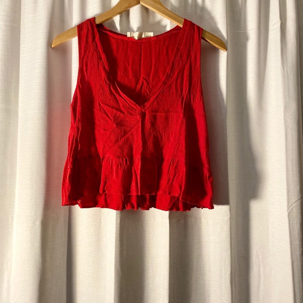 Cropped blouse.